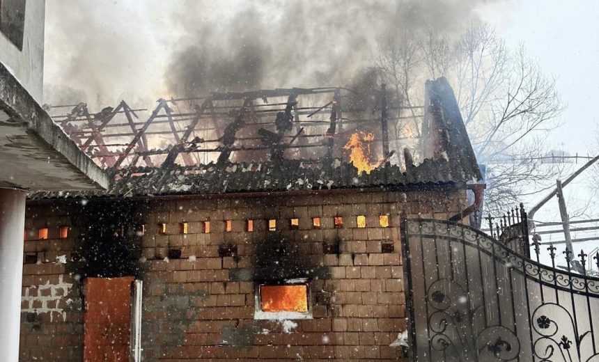 Incendiu puternic la Jina o persoana ranita grav