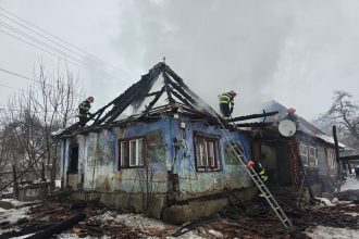 Incendiul le a distrus locuinta in mijlocul ierncii o familie cu 4 copii are nevoie de sprijin