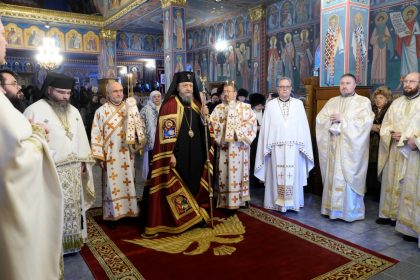 Liturghie arhiereasca si evenimente festive la Biserica din cartierul Hipodrom din Sibiu fofo