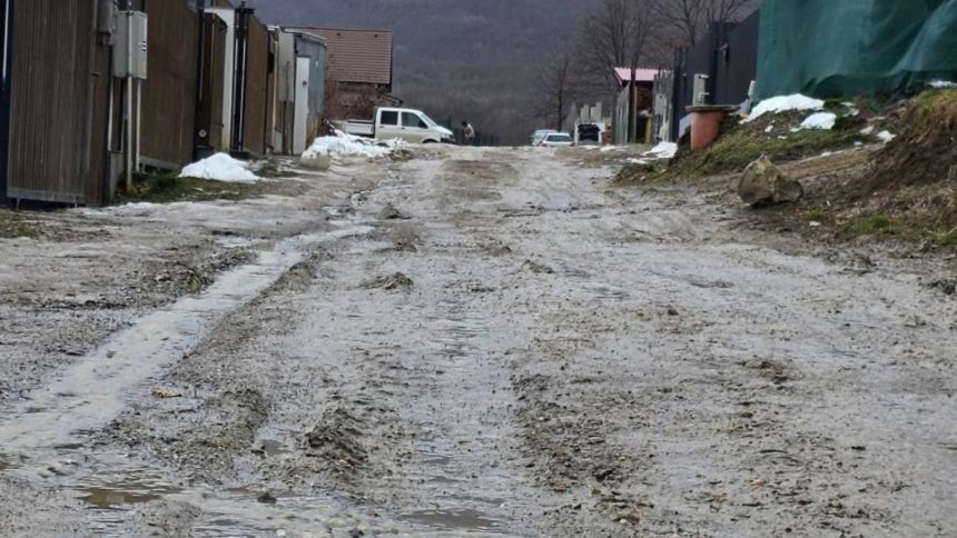 Locatarii de pe strada Carpati solicta modernizarea arterei Primaria Cisnadie explica motivele pentru care nu poate interveni