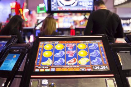 Primarii decid soarta salilor de jocuri in orase