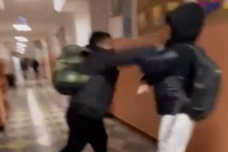 Scandalul de la Scoala 21 din Sibiu continua Mama elevului Copilul meu a fost atacat iar eu am fost exclusa din grupul clasei