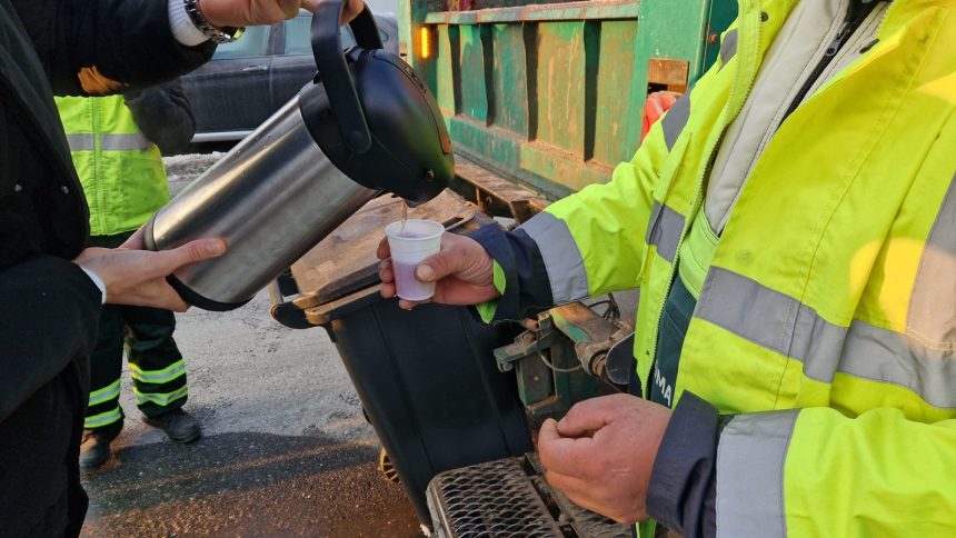 Si pe ger si pe ploaie Oamenii de la SOMA care mentin Sibiul curat