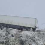 TIR cu carne derapeaza pe autostrada intre Sibiu si Sebes