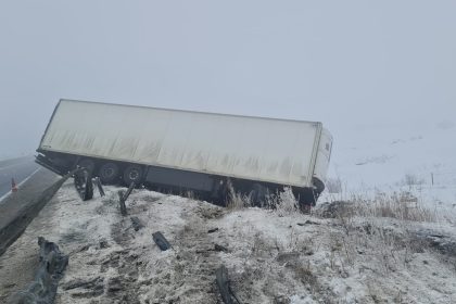 TIR incaercat cu carne derapaj pe autostrada
