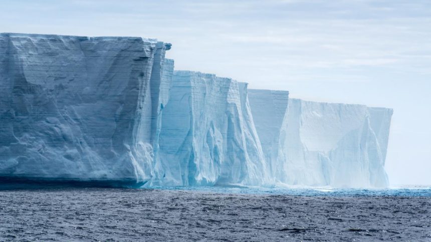 Topire accelerata in Antarctica Ghetarul Apocalipsei aproape cat Romania