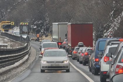 Trafic ingreunat pe Valea Oltului din cauza oilor