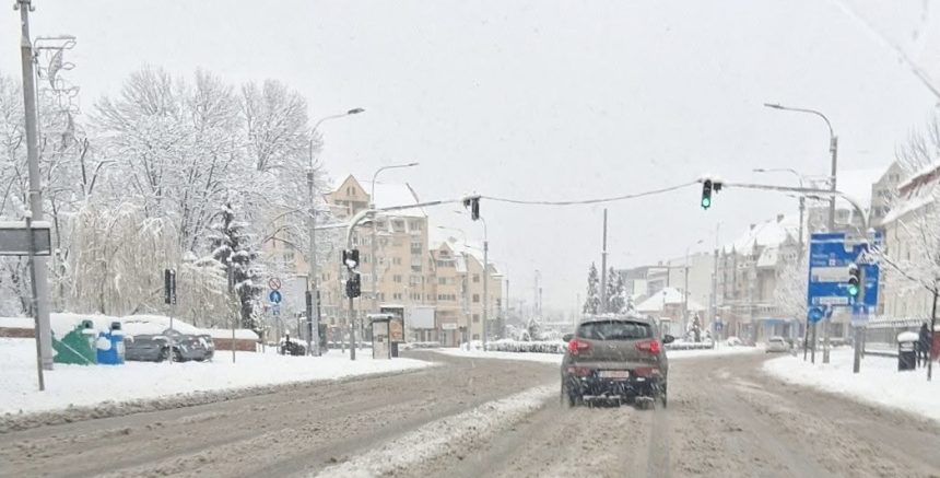 Traficul din Sibiu perturbat de zapada intervin autospecialele
