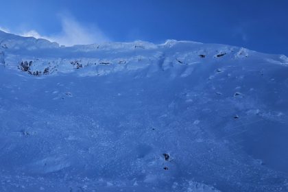 Val de avalanse in Muntii Fagaras urcarea interzisa