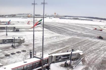 Zborul Sibiu Hamburg a aterizat la Berlinal haos pe aeroport