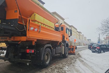 Zece utilaje au lucrat duminica la deszapezire in Sibiu