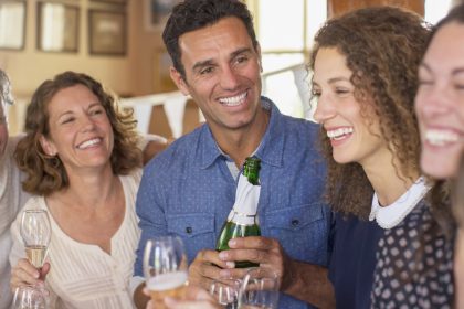 aproape 2 milioane de romani isi sarbatoresc ziua numelui