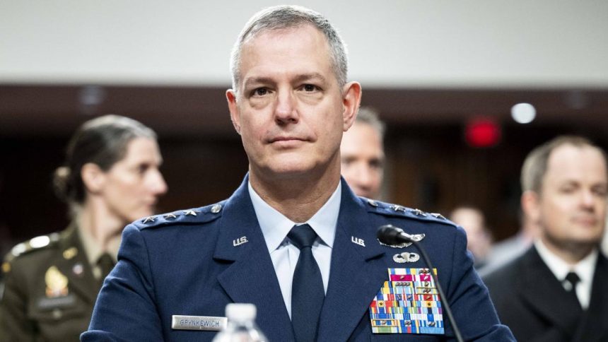 comandantul suprem al fortelor aliate din europa inspecteaza baza nato de la cincu si cea de la sibiu