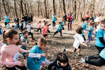 sibienii alerga pentru mamele abuzate si copiii lor invitatie la cros caritabil in padurea sopa