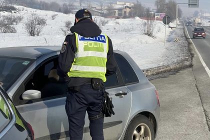 sofer din avrig prins conducand cu viteza pe dn1 avea si permisul suspendat