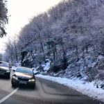 tragedie evitata pe fata pe drumul spre paltinis depasire riscanta realizata de un sofer video