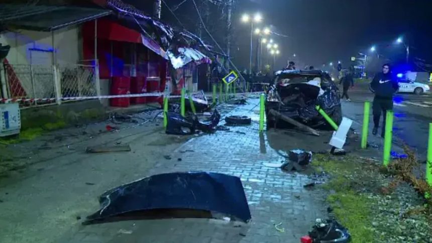 Accident de tip cinematografic in Ilfov O masina a zburat peste un sens giratoriu video