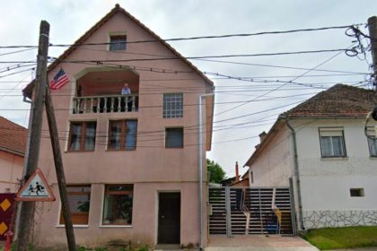 Ce pedeapsa a primit sibianul care si a impodobit casa cu simboluri fasciste in interior se afla o pictura cu Hitler