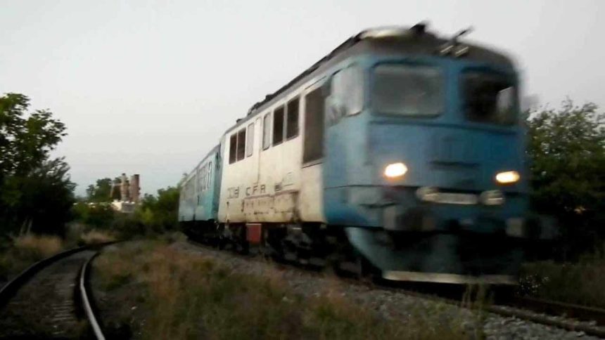 Circulatia trenurilor afectata in Bucuresti si Petrosani din cauza tairii cablurilor de catre hotii