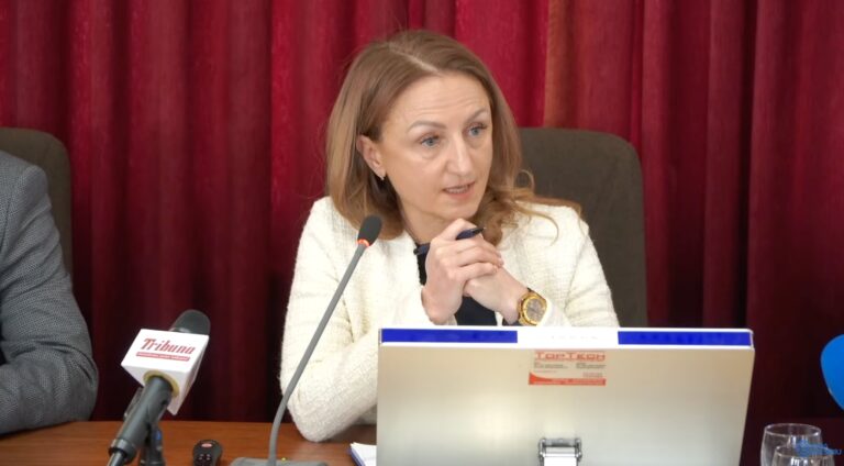 Daniela Cimpean reactioneaza dupa ce PSD a acuzat o ca a refuzat o finantare pentru viitorul spital din Sibiu In timp ce unii se implica pe altii doar ii intereseaza