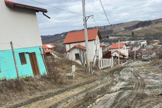Drum inaccesibil intr un cartier nou din Hamba Ne ingropam in noroi