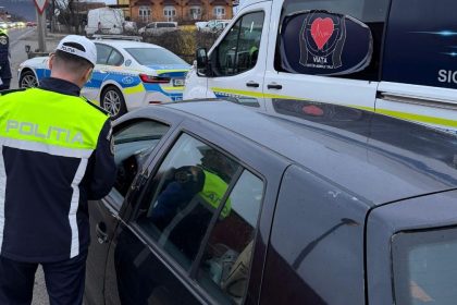 Dubl ilegalitate n trafic la volanul unei maini fr nmatriculare i cu permisul suspendat