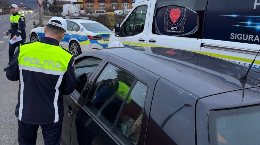 Dubl ilegalitate n trafic la volanul unei maini fr nmatriculare i cu permisul suspendat