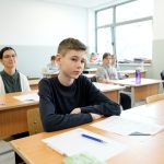 Elevii din Sibiu se pregatesc pentru vacanta de schi cand vor avea liber