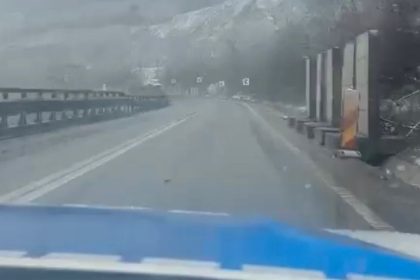 Iarna in toata splendoarea in judet politia avertizeaza ca ninge abundent pe Valea Oltului video