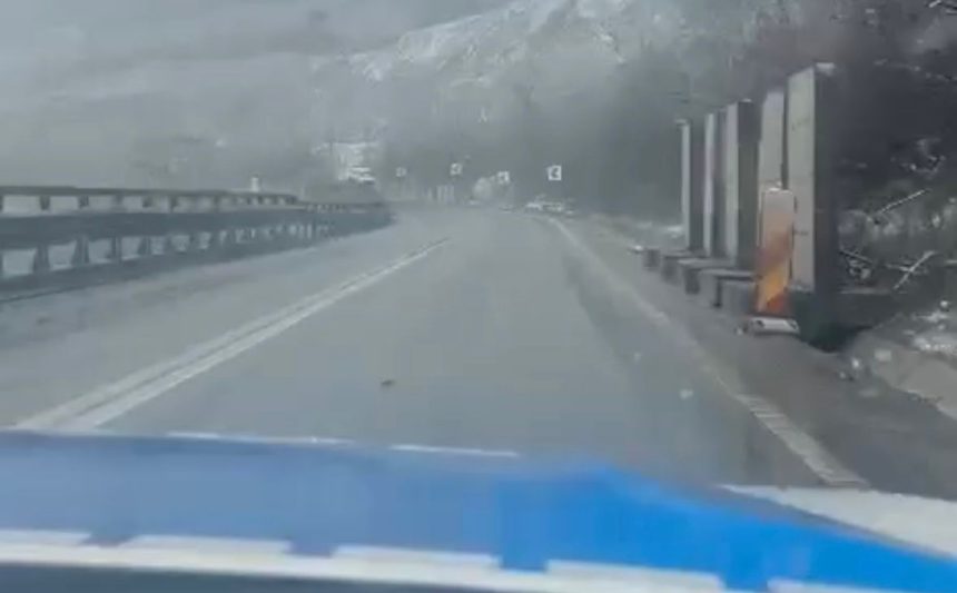 Iarna in toata splendoarea in judet politia avertizeaza ca ninge abundent pe Valea Oltului video
