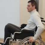 La 41 de ani imobilizat intr un scaun cu rotile un sibian are nevoie de 61000 de euro pentru transplant video