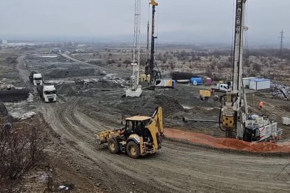 Lucrari intense pe A13 Sibiu Fagaras 300 de muncitori participa la construirea unui nod rutier complex video