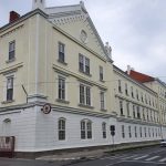 Medic de la Spitalul Militar Sibiu surprins in flagrant in timp ce lua mita pentru o interventie chirurgicala