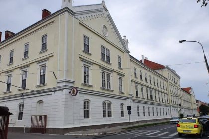 Medic de la Spitalul Militar Sibiu surprins in flagrant in timp ce lua mita pentru o interventie chirurgicala