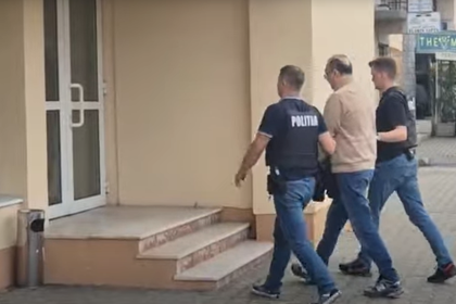 Medicul din Sibiu prins luand mita de la pacienti in Sebes a fost retinut ce acuzatii ii sunt aduse