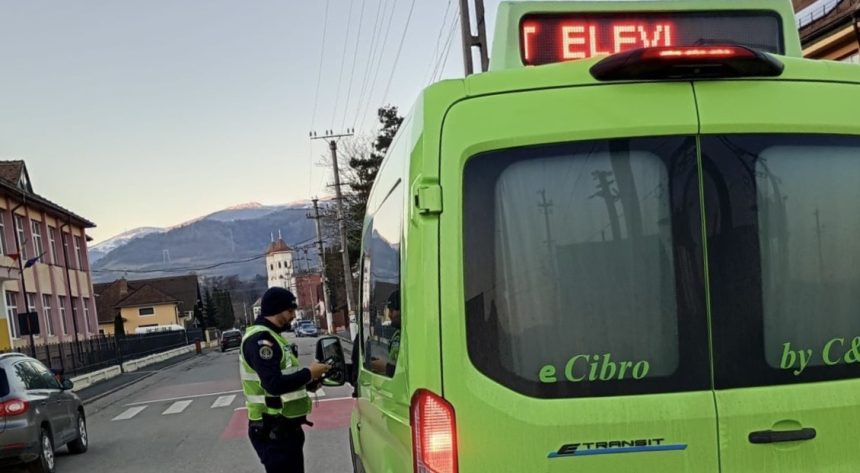 Microbuze scolare controlate in intreg judetul Sibiu politia a aplicat amenzi si a suspendat un permis de conducere