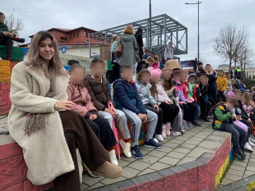 O frumoasa poveste din Sibiu o tanara invatatoare le preda copiilor semnificatia iubirii si respectului