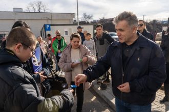 Primarul Mediasului a predat cheile pentru inca 49 de locuinte sociale foto si video