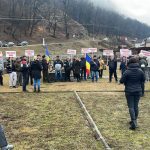 Protest intr o localitate de pe Valea Oltului din cauza lucrarilor la autostrada Sibiu Pitesti Utilajele ne distrug casele