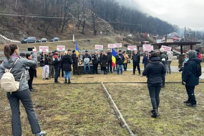 Protest intr o localitate de pe Valea Oltului din cauza lucrarilor la autostrada Sibiu Pitesti Utilajele ne distrug casele