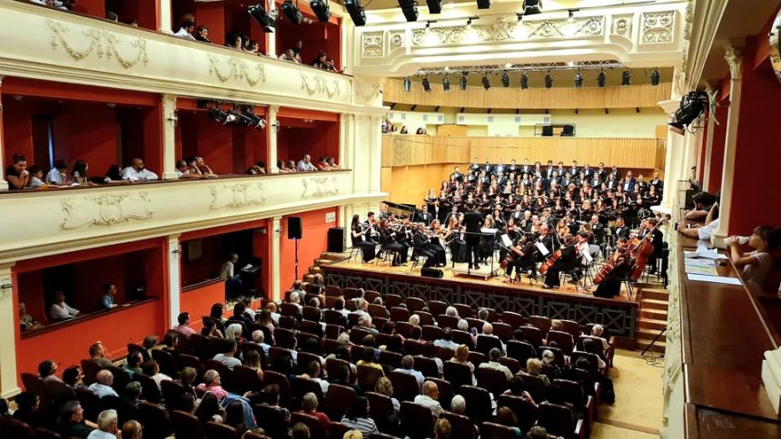 Sala Thalia interzisa pentru concerte cu mari orchestre scena este prea mica video