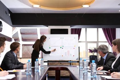 Schimbari fiscale cu impact din 2026 TVA la incasare extins si reducere de 3 la impozit pentru plata la timp