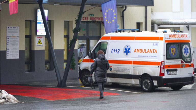 Spitalele publice si serviciile de ambulanta sunt exceptate de la taierile de 10 a cheltuielilor
