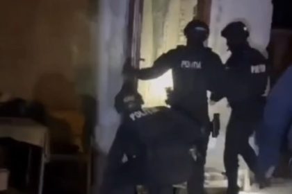 Talharie in Selimbr un tanar atacat de trei persoane in fata McDonalds video