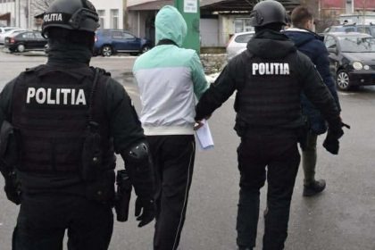 Talharii care au jefuit un tanar in Selimbar au fost arestat preventiv cat timp vor petrece in inchisoare