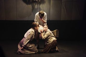 Teatrul Gong ofera un spectacol dedicat persoanelor cu deficiente de auz