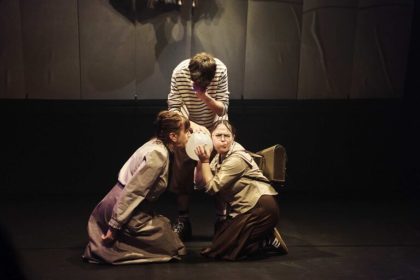 Teatrul Gong ofera un spectacol dedicat persoanelor cu deficiente de auz