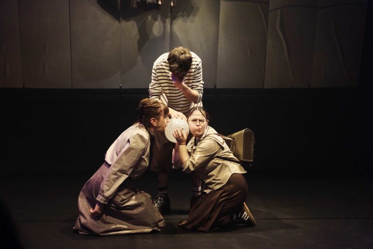 Teatrul Gong ofera un spectacol dedicat persoanelor cu deficiente de auz