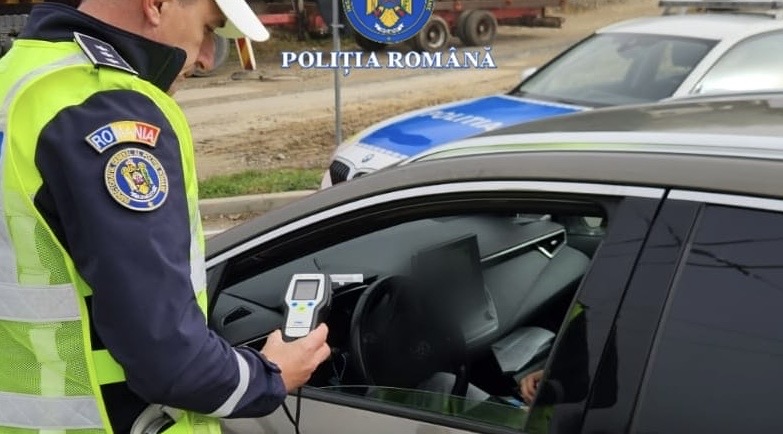 Un sofer baut nu a reusit sa mentina volanul drept la Medias a ciocnit o masina si un gard