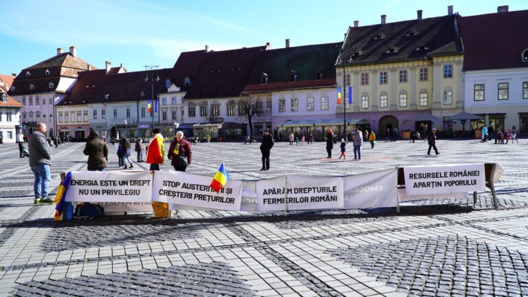 a doua zi de proteste in sibiu sau adunat 7 persoane vom veni zilnic pana pleaca guvernul